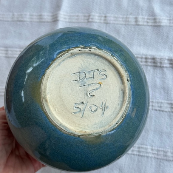 Beautiful blue handmade pottery vase - Picture 7 of 8